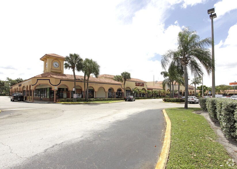 3100-4661 W Commercial Blvd, Tamarac, FL à louer - Photo du bâtiment - Image 3 de 16