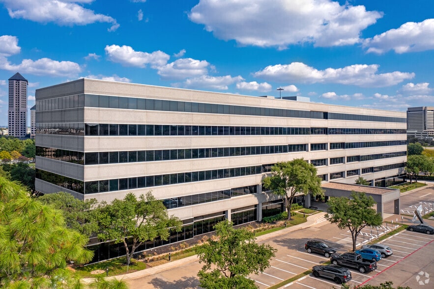 122 W John Carpenter Fwy, Irving, TX à louer - Photo du bâtiment - Image 1 de 16