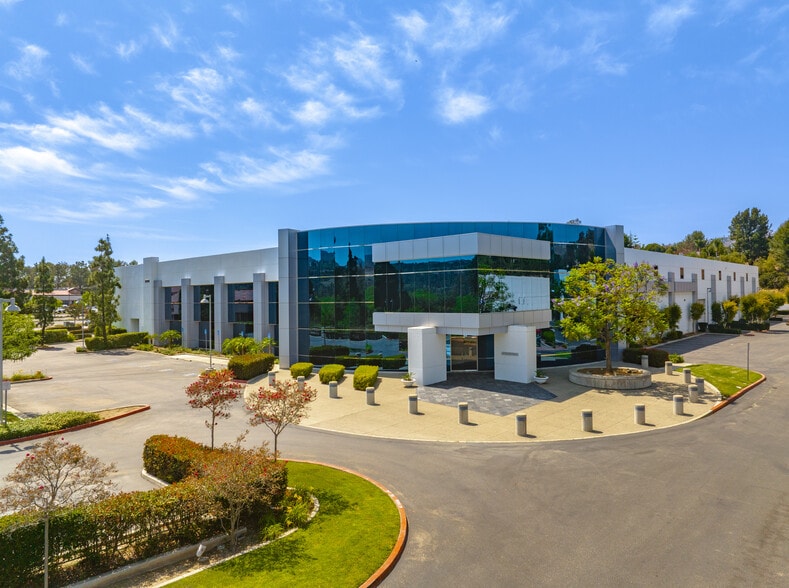 23801 La Palma Ave, Yorba Linda, CA à vendre - Photo du bâtiment - Image 1 de 1