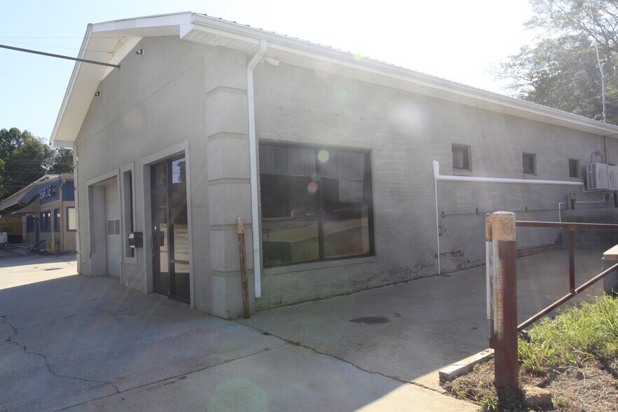 320 Front St, Cornelia, GA à vendre - Photo principale - Image 1 de 1