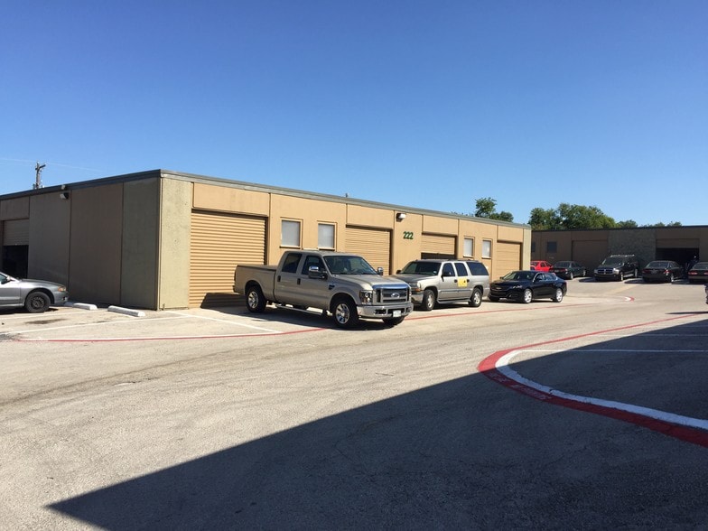 222 Church St, DeSoto, TX for lease - Building Photo - Image 3 of 15