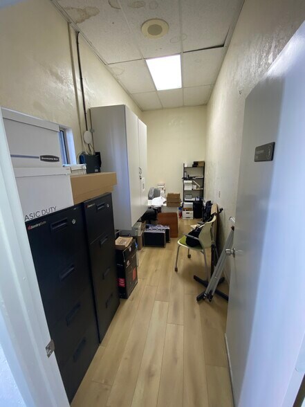 5011 Holly Dr, San Diego, CA à louer - Photo du bâtiment - Image 2 de 6