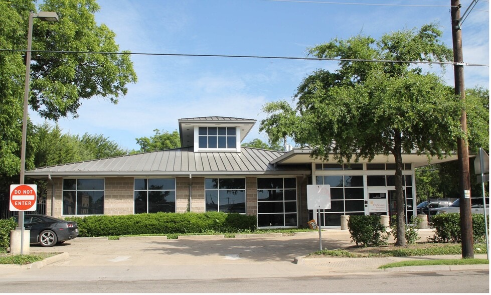2835 Al Lipscomb Way, Dallas, TX for sale - Building Photo - Image 1 of 4