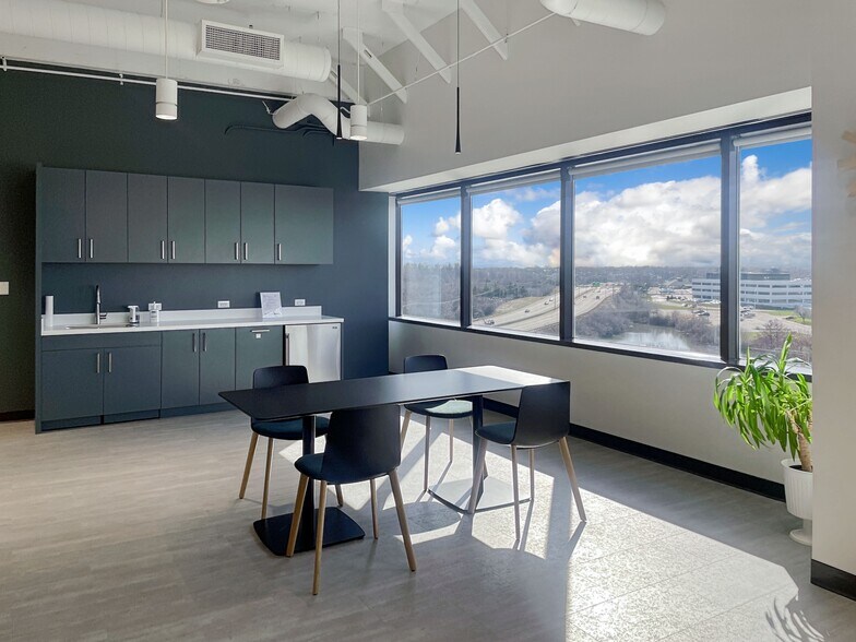 999 Oakmont Plaza Dr, Westmont, IL à louer - Photo intérieure - Image 3 de 18