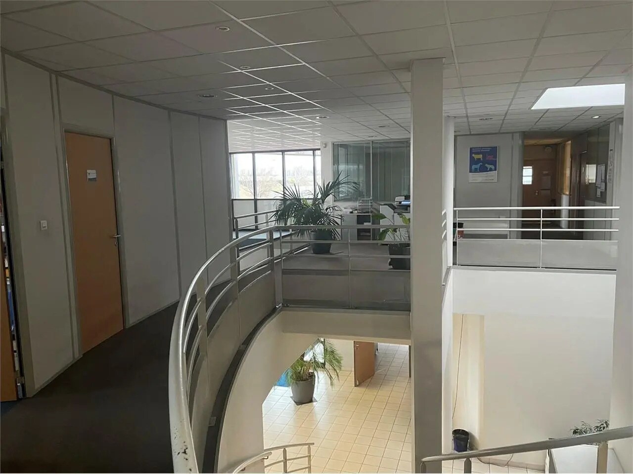 Office in Miribel for lease Interior Photo- Image 1 of 1