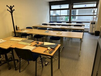 Plus de détails pour Multi-résidentiel à vendre