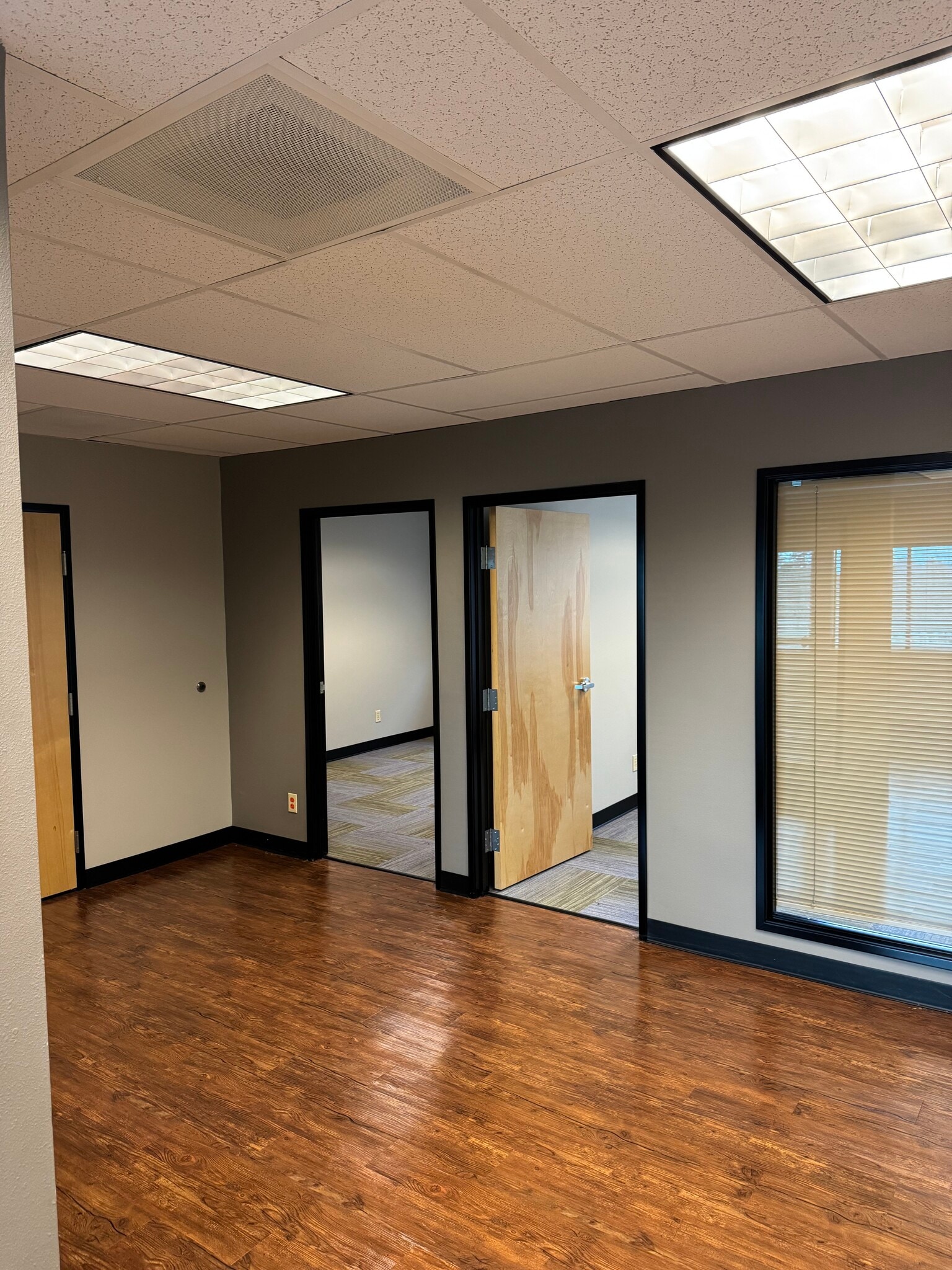 9221 SW Barbur Blvd, Portland, OR for lease Interior Photo- Image 1 of 6