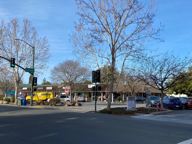 2655-2675 Middlefield Rd, Palo Alto, CA à louer - Photo du bâtiment - Image 2 de 8