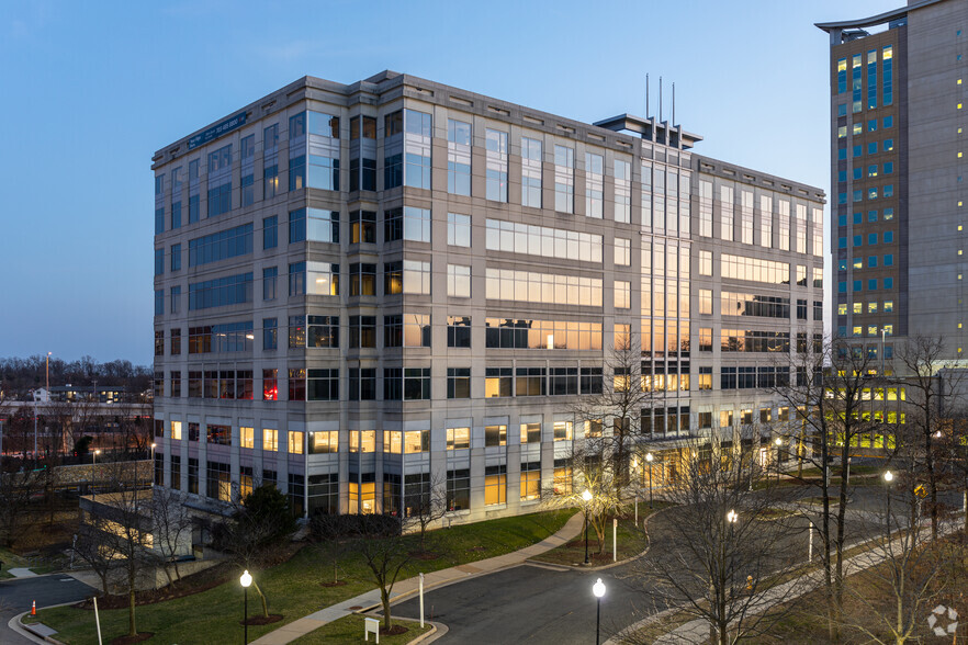 4825 Mark Center Dr, Alexandria, VA for lease - Building Photo - Image 1 of 13