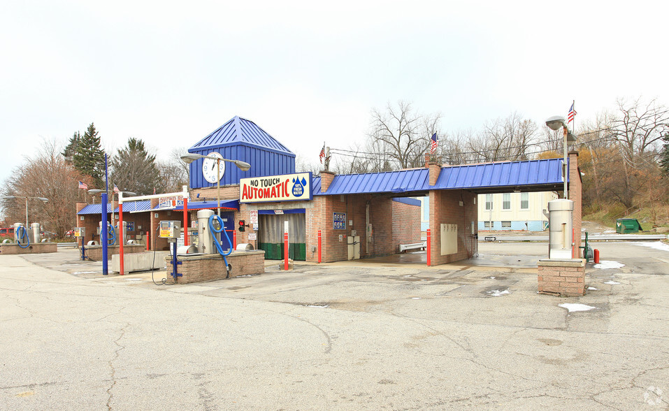 Car Wash Portfolio - 2 Turnkey Locations portfolio of 2 properties for sale on LoopNet.ca - Building Photo - Image 2 of 2