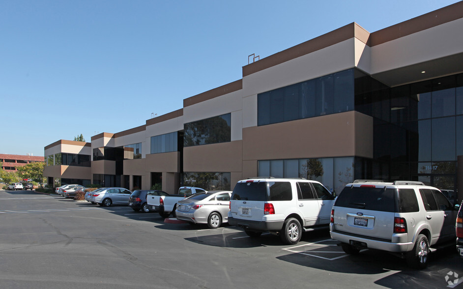 11415 W Bernardo Ct, San Diego, CA for lease - Building Photo - Image 2 of 5