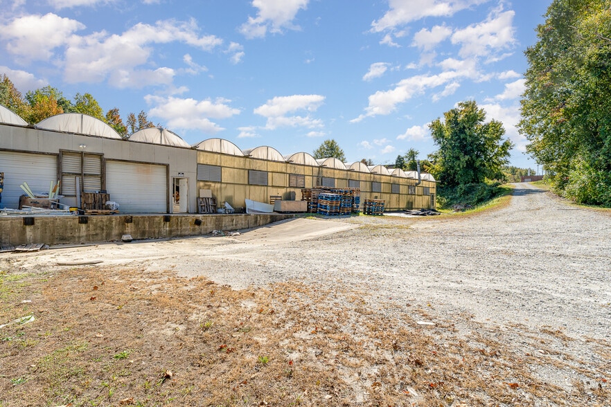 1308 Starr Dr, High Point, NC à louer - Photo du bâtiment - Image 2 de 21