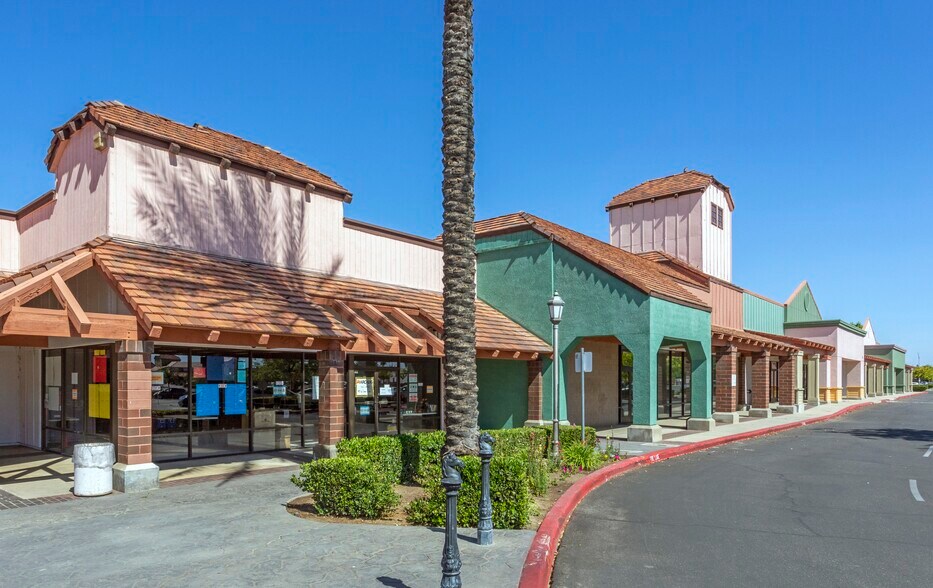 170 W Shaw Ave, Clovis, CA for lease - Building Photo - Image 2 of 14