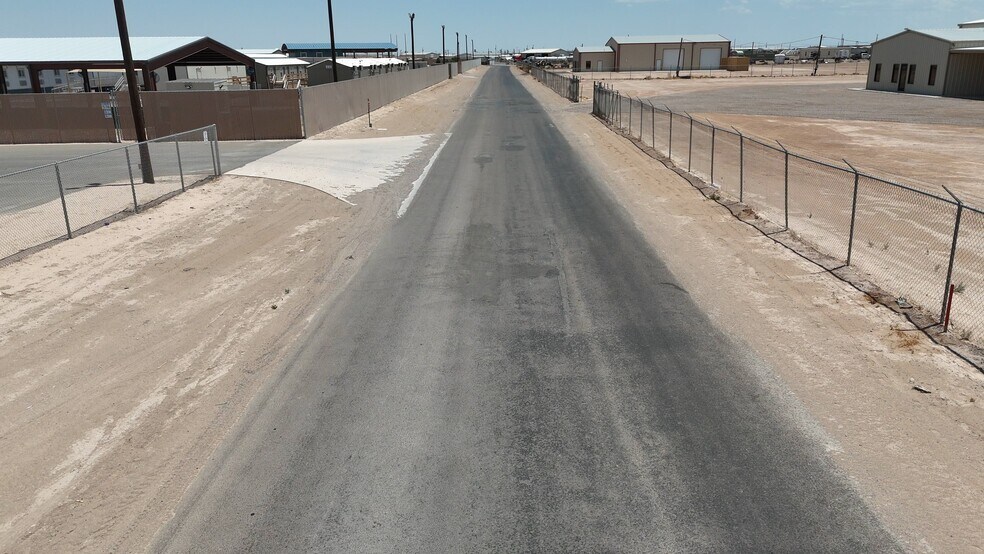 1389 Oil Mil Rd, Pecos, TX à louer - Vidéo sur l’inscription commerciale - Image 2 de 39
