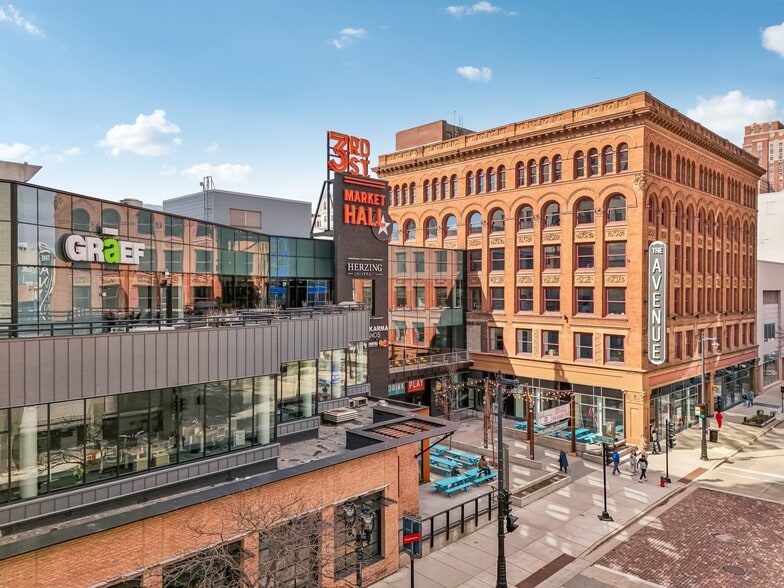 301 W Wisconsin Ave, Milwaukee, WI for lease - Building Photo - Image 2 of 17