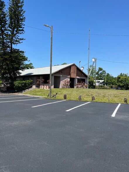 8406 N US Highway 301, Tampa, FL for lease - Building Photo - Image 1 of 9