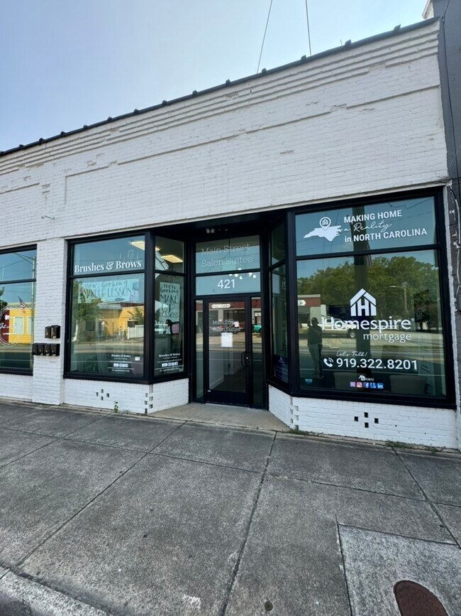 Plus de détails pour 421 Main St, Clayton, NC - Coworking à louer