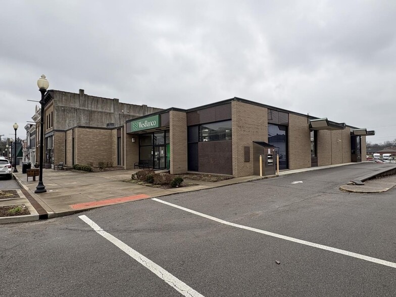 128 S Main St, Lawrenceburg, KY for sale - Building Photo - Image 3 of 12