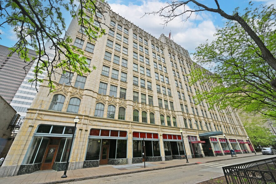 19 Garfield Pl, Cincinnati, OH à louer - Photo du bâtiment - Image 3 de 32