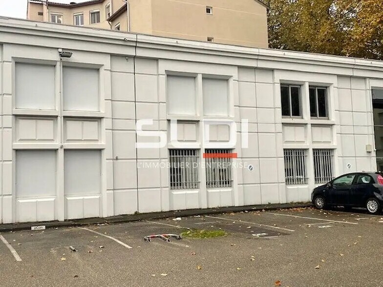 Office in Villeurbanne for lease - Building Photo - Image 1 of 3