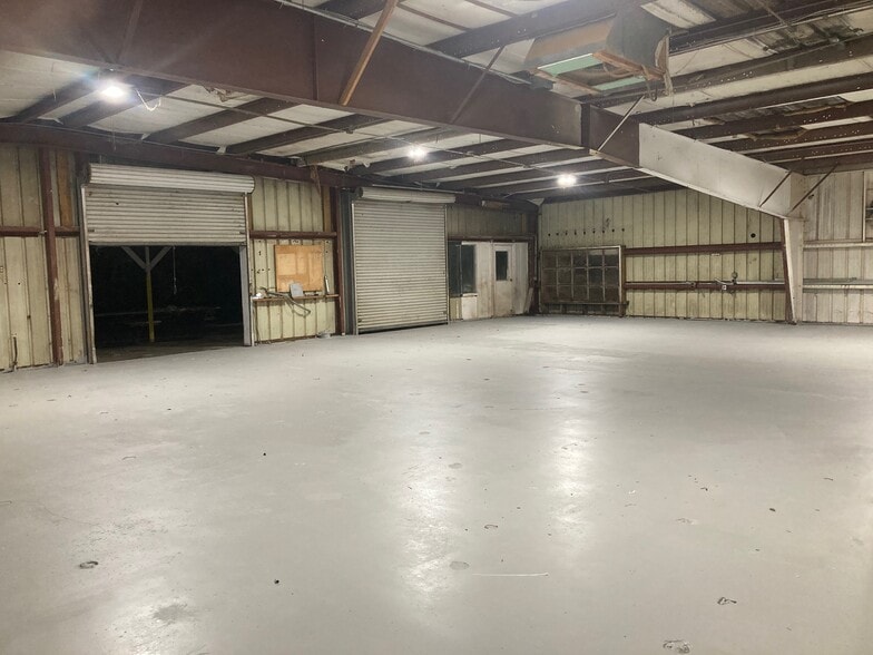 870-874 NE Pop Tilton Pl, Jensen Beach, FL for lease - Building Photo - Image 1 of 14