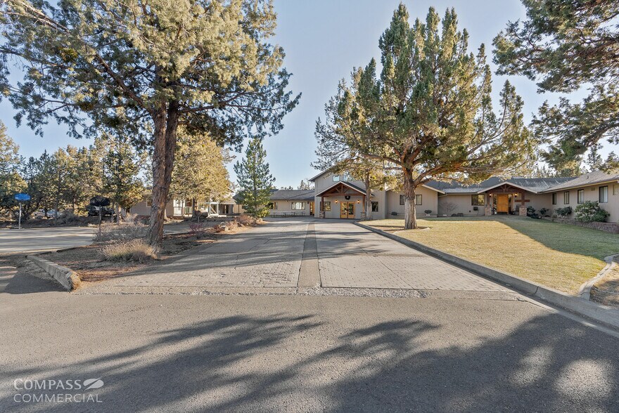 22025 NE Butler Market Rd, Bend, OR for sale - Building Photo - Image 3 of 34