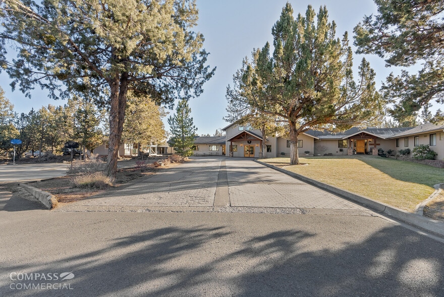 22025 NE Butler Market Rd, Bend, OR à vendre - Photo du bâtiment - Image 3 de 34