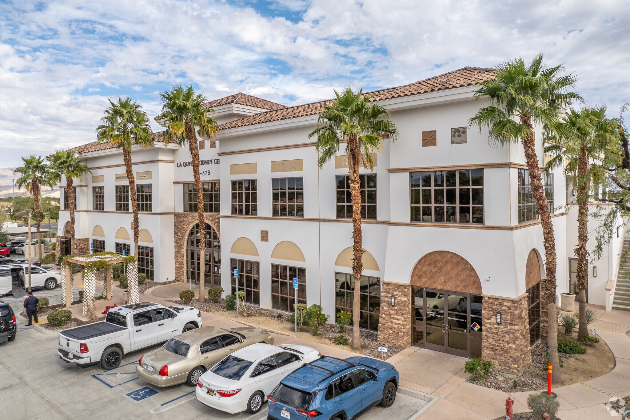 43576 Washington St, La Quinta, CA à louer Photo principale- Image 1 de 5