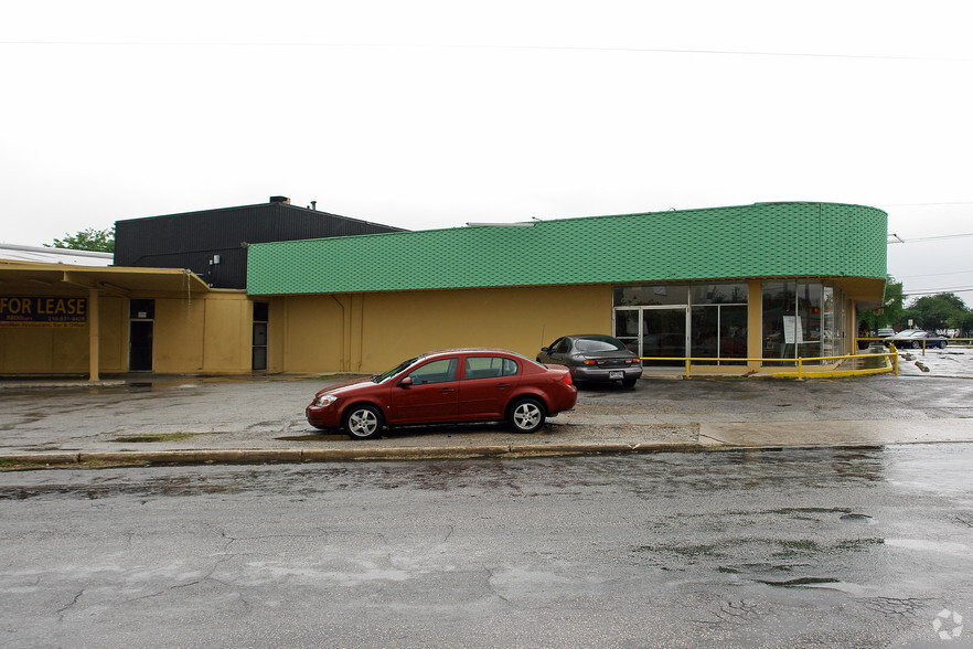 3905 San Pedro Ave, San Antonio, TX for lease - Primary Photo - Image 2 of 3