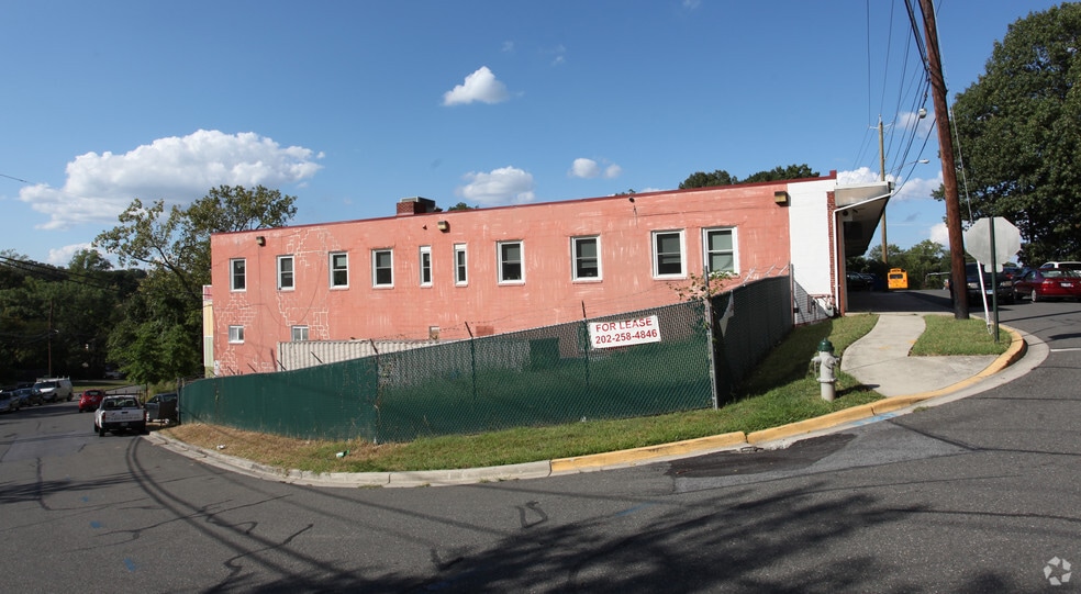 6476-6492 Sligo Mill Rd, Takoma Park, MD for lease - Building Photo - Image 3 of 3