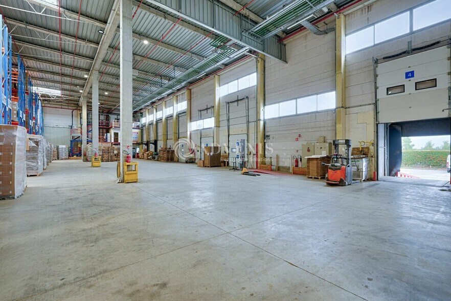 Industriel dans Marly-la-Ville à louer - Photo du bâtiment - Image 2 de 5