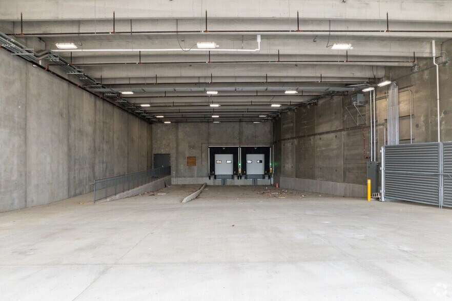 4540 W Touhy Ave, Lincolnwood, IL à louer - Photo du bâtiment - Image 2 de 7