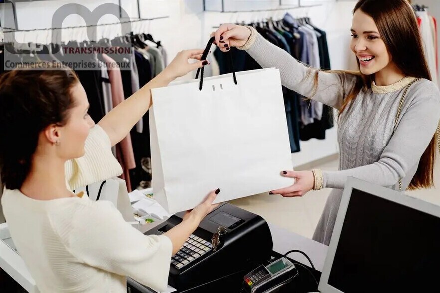 Commerce de détail dans Maisons-Alfort à louer - Photo du bâtiment - Image 2 de 4