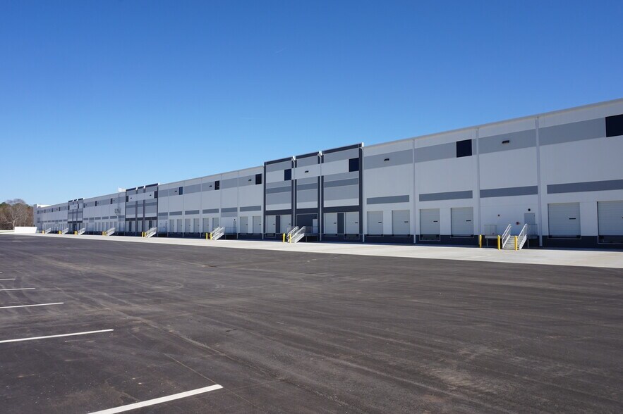 1115 Crawford Oaks Dr, Belmont, NC à louer - Photo du bâtiment - Image 3 de 4