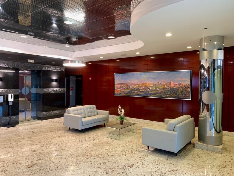 8500 Leesburg Pike, Vienna, VA à louer - Photo du bâtiment - Image 2 de 2