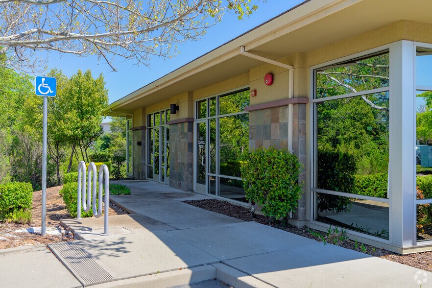 1410 Blue Oaks Blvd, Roseville, CA à louer - Photo du bâtiment - Image 2 de 7