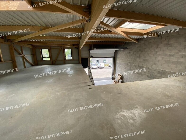 Flex in Saint-Gilles for lease - Building Photo - Image 3 of 9