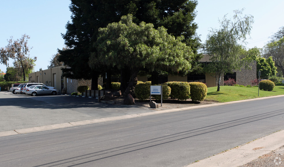 3925-3945 Bohannon Dr, Menlo Park, CA à louer - Photo du bâtiment - Image 3 de 6