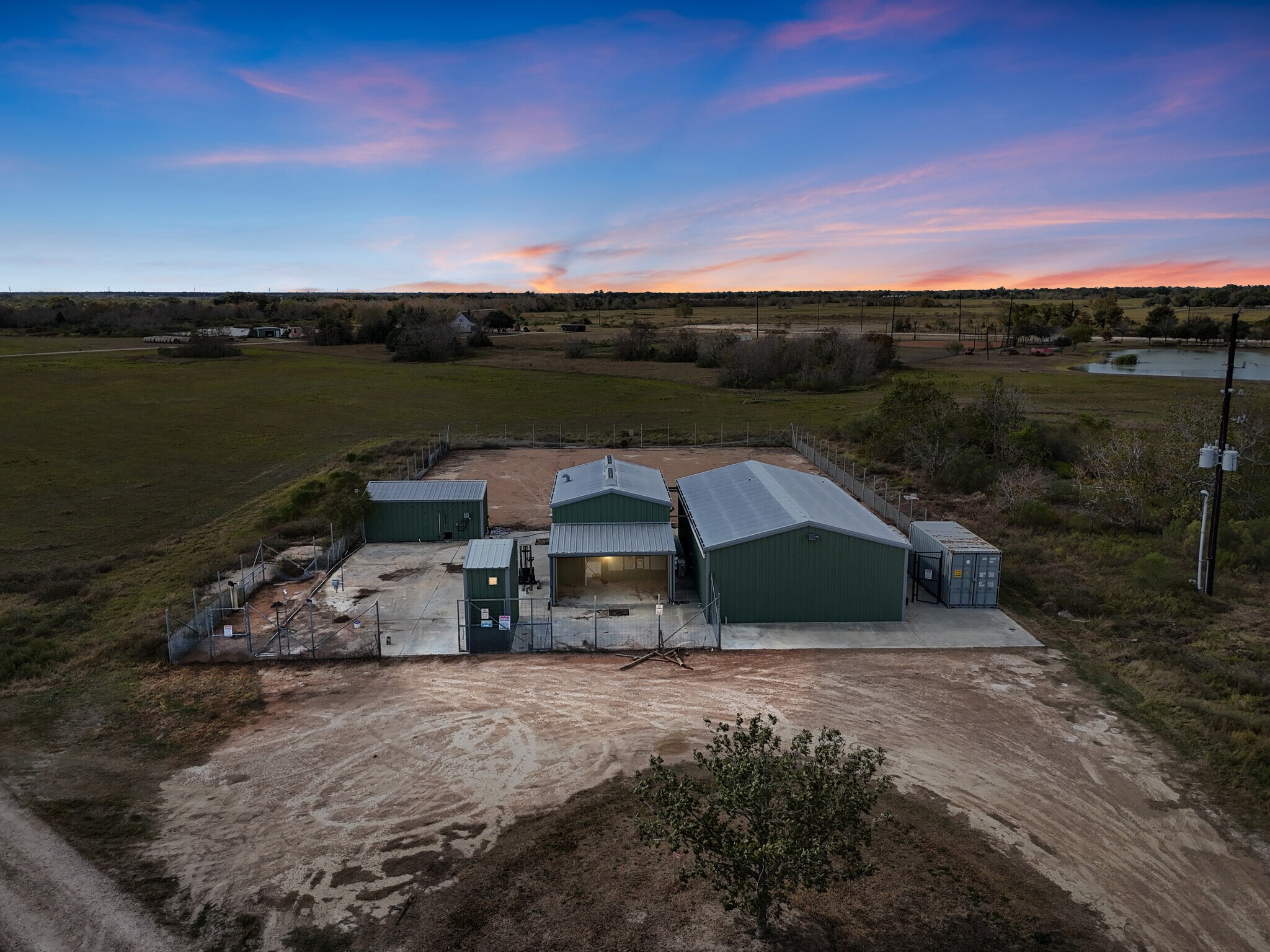 16640 Highway 36, Needville, TX à louer Photo principale- Image 1 de 29