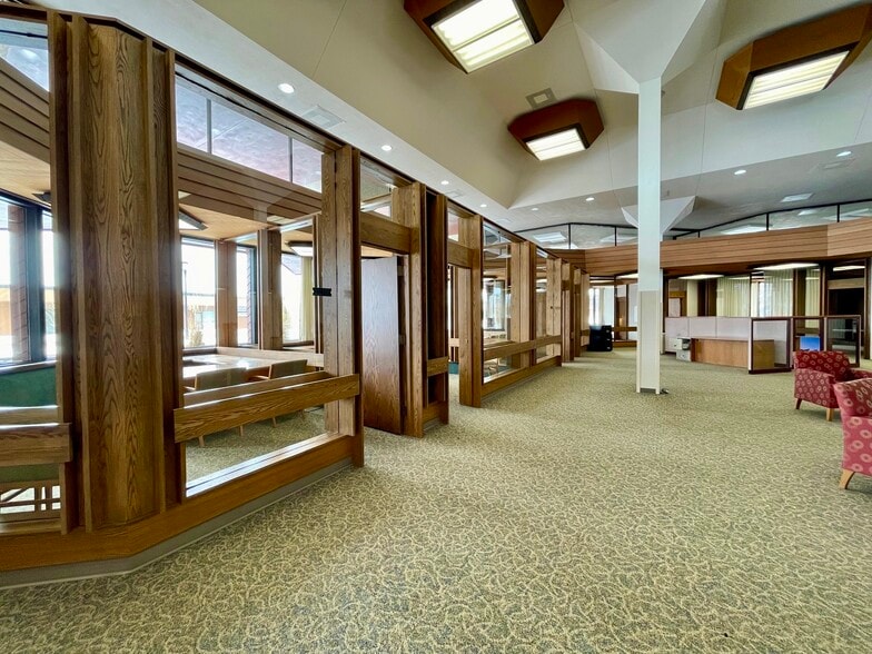 730 Center Ave, Moorhead, MN for sale - Interior Photo - Image 3 of 4