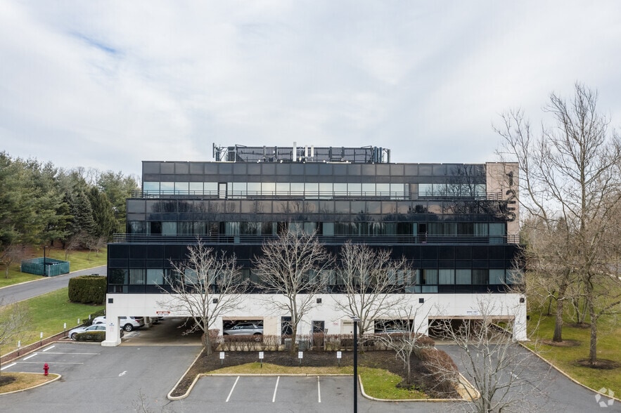 125 Half Mile Rd, Red Bank, NJ for lease - Building Photo - Image 1 of 12