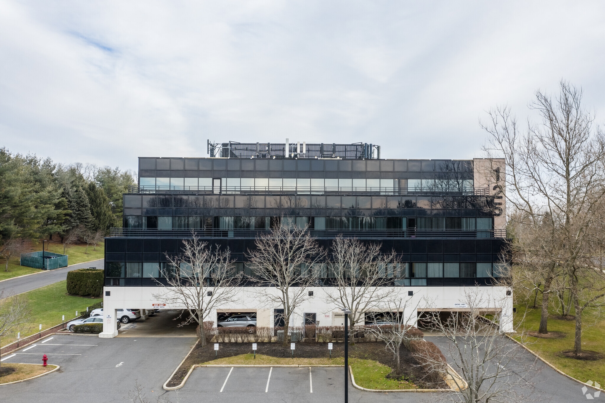 125 Half Mile Rd, Red Bank, NJ for lease Building Photo- Image 1 of 13