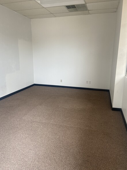 1047 E Highway 121, Lewisville, TX for lease - Interior Photo - Image 2 of 24