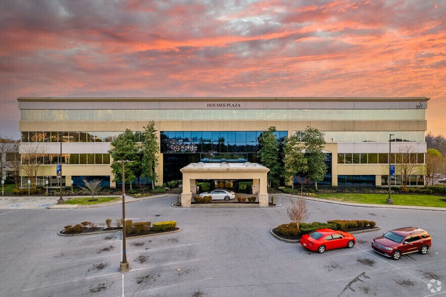 397 Wallace Rd, Nashville, TN à louer - Photo du bâtiment - Image 2 de 6