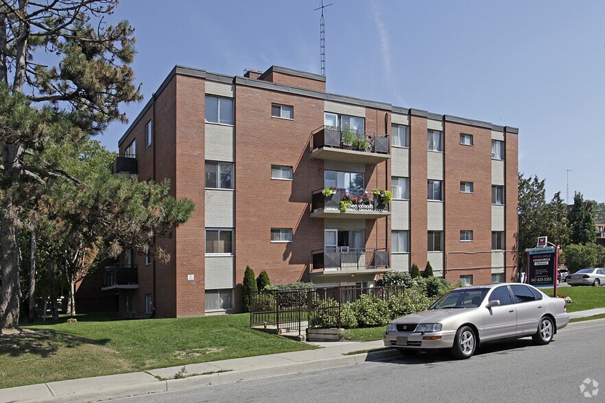165 Colborne Ave, Richmond Hill, ON à vendre - Photo du bâtiment - Image 2 de 12
