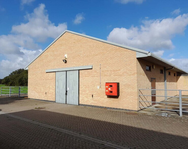 3 Shelford Rd, Duxford à louer - Photo du bâtiment - Image 3 de 3