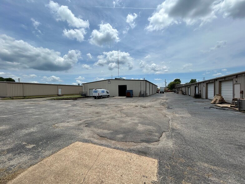 5222 Pleasant View Rd, Memphis, TN à louer - Photo du bâtiment - Image 3 de 5