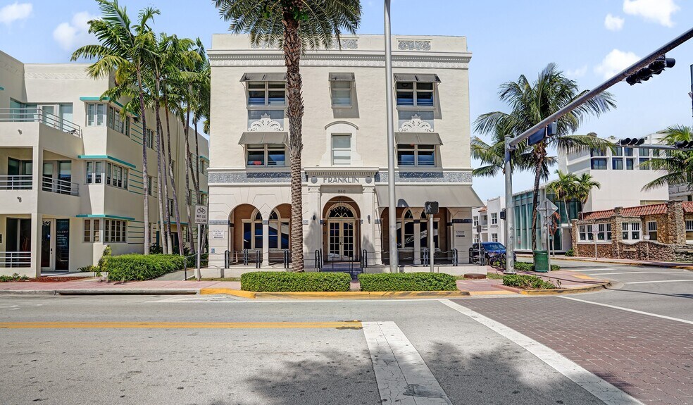 860 Collins Ave, Miami Beach, FL à vendre - Photo du bâtiment - Image 3 de 25