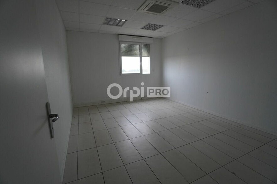 Office in Dijon for lease - Interior Photo - Image 3 of 7