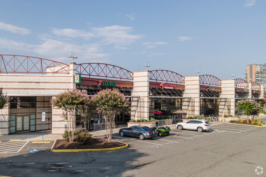 2034 Eisenhower Ave, Alexandria, VA à louer - Photo du bâtiment - Image 3 de 26